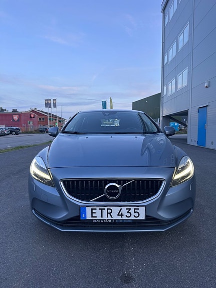 Volvo V40 2 of 18