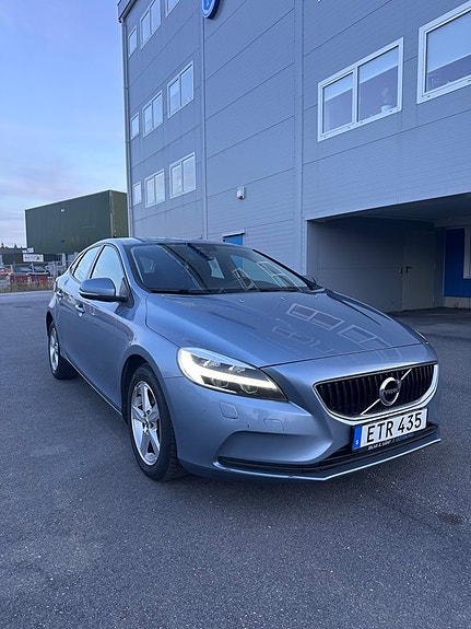 Volvo V40 3 of 18