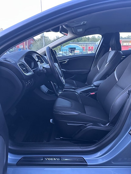 Volvo V40 8 of 18