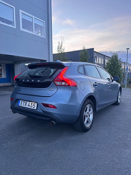 Volvo V40 4 of 18