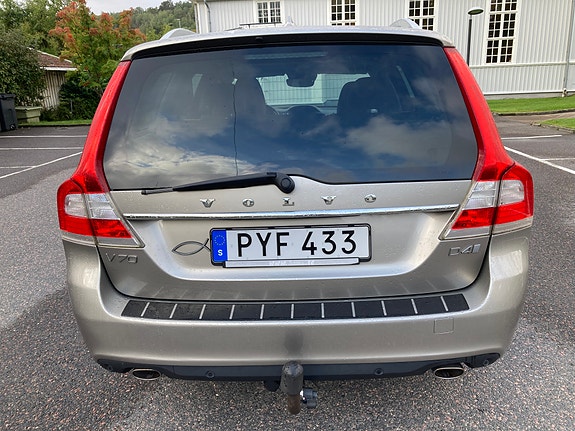 Volvo V70 3 of 7