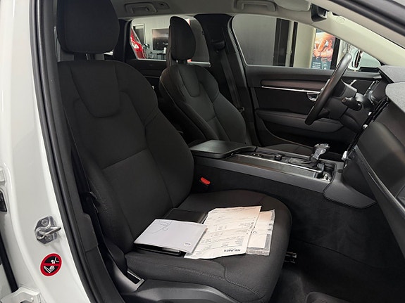 Volvo V90 26 of 30