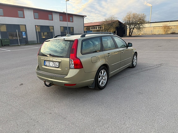 Volvo V50 3 of 6