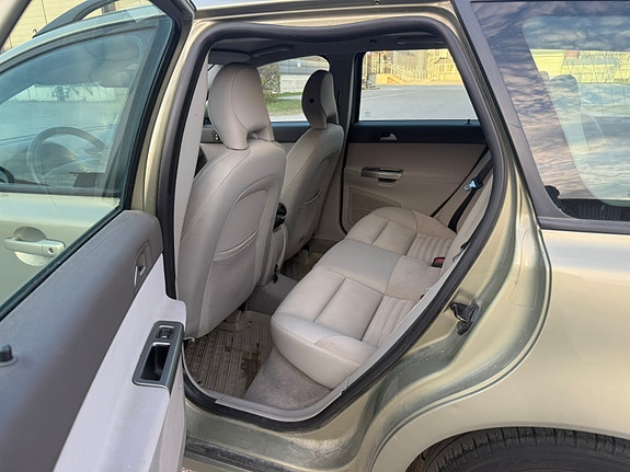 Volvo V50 5 of 6