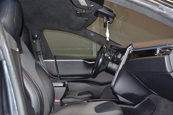Tesla Model S 11 of 18