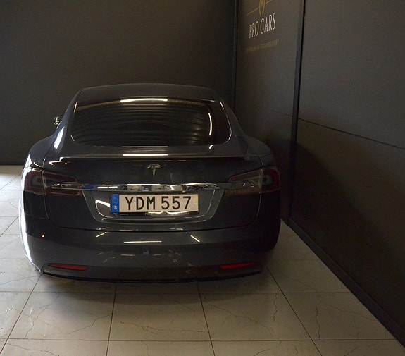 Tesla Model S 8 of 18