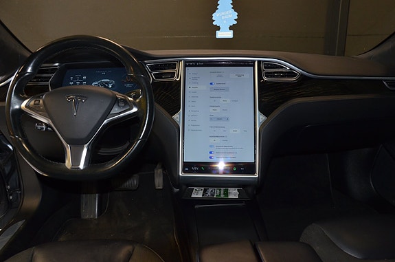 Tesla Model S 16 of 18