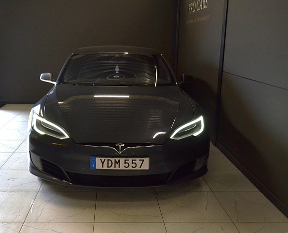 Tesla Model S 7 of 18