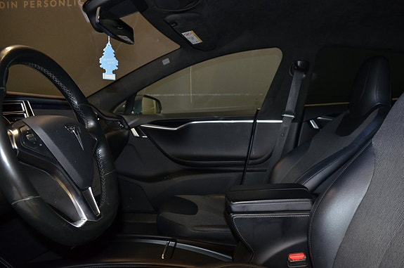 Tesla Model S 14 of 18