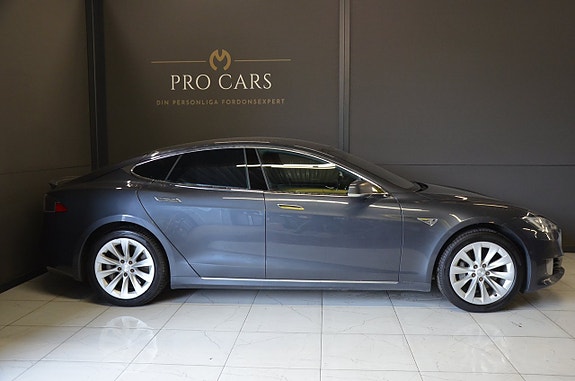 Tesla Model S 2 of 18
