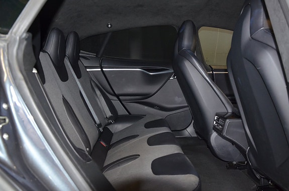 Tesla Model S 12 of 18