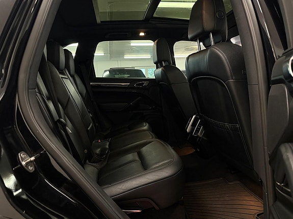 Porsche Cayenne 19 of 27