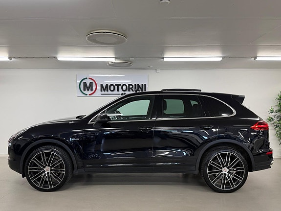 Porsche Cayenne 4 of 27