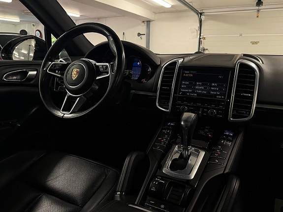Porsche Cayenne 20 of 27