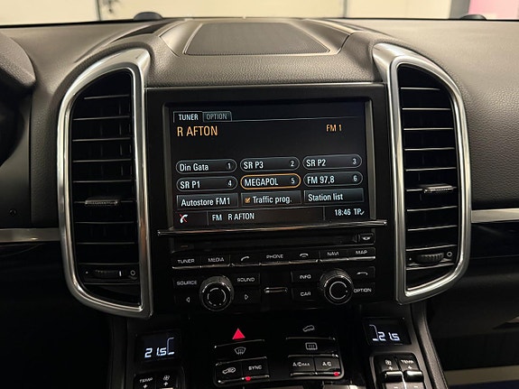 Porsche Cayenne 23 of 27