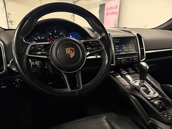 Porsche Cayenne 9 of 27
