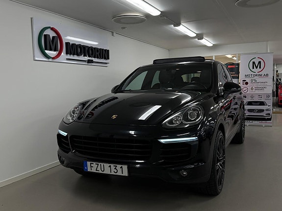 Porsche Cayenne 3 of 27