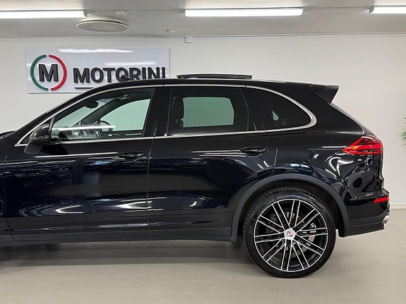 Porsche Cayenne 6 of 27