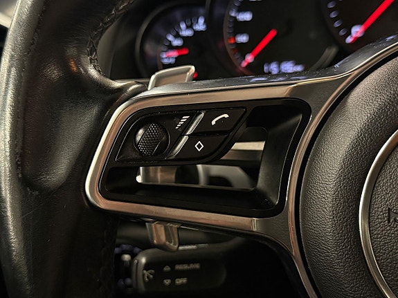 Porsche Cayenne 24 of 27
