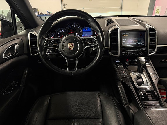 Porsche Cayenne 21 of 27