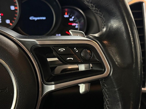 Porsche Cayenne 25 of 27