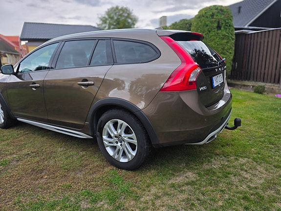 Volvo V60 Cross Country 6 of 12
