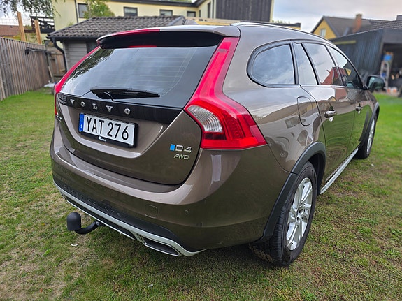 Volvo V60 Cross Country 3 of 12
