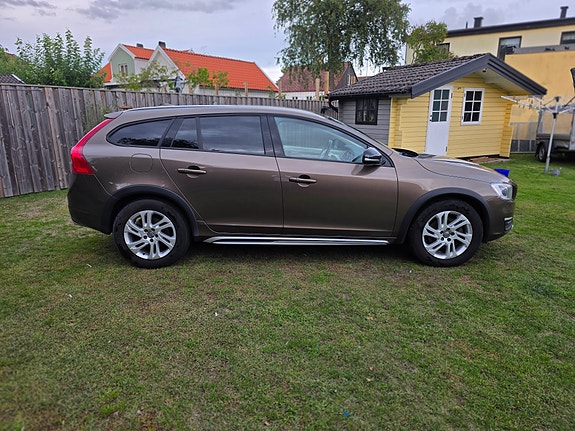 Volvo V60 Cross Country 4 of 12