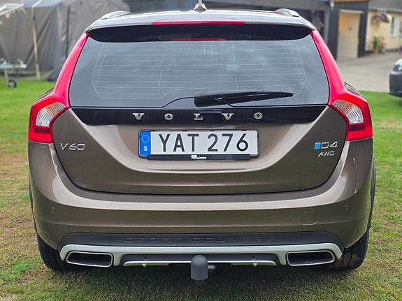 Volvo V60 Cross Country 5 of 12