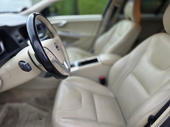 Volvo V60 Cross Country 7 of 12