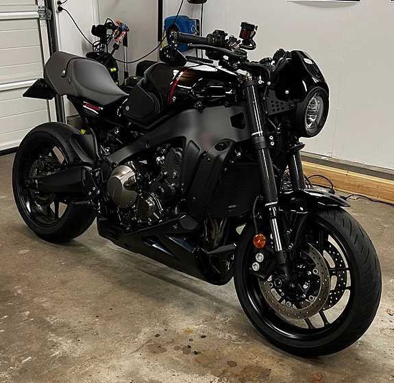 Yamaha XSR900 3 of 4