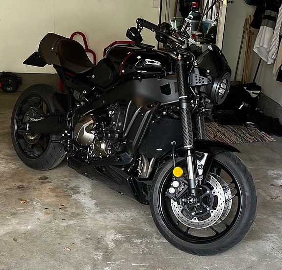 Yamaha XSR900 2 of 4