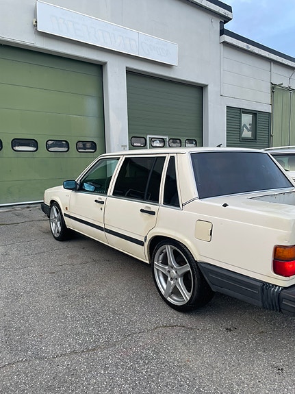 Volvo 740 3 of 9