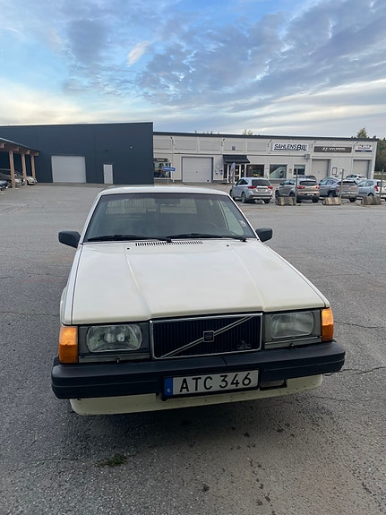 Volvo 740 2 of 9