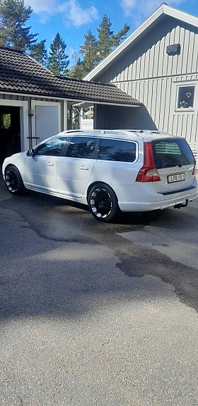 Volvo V70 3 of 8