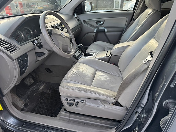 Volvo XC90 6 of 19