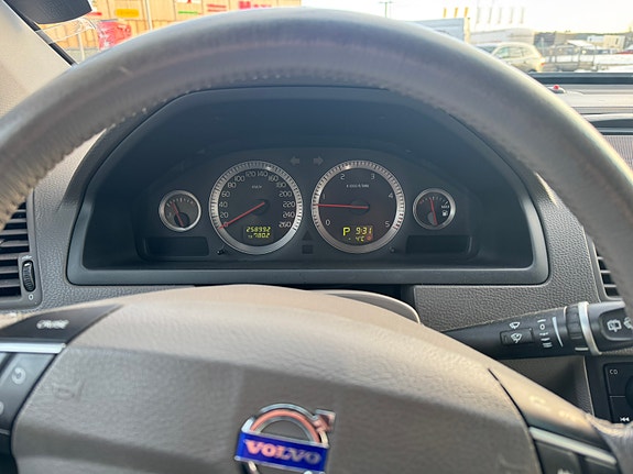 Volvo XC90 14 of 19