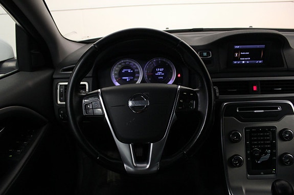 Volvo V70 13 of 20