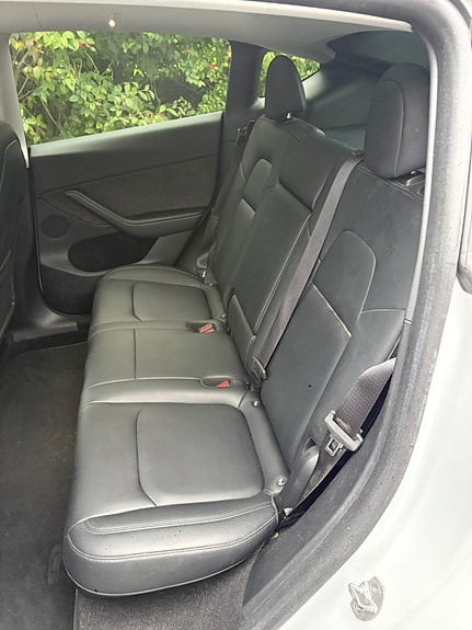 Tesla Model Y 7 of 8