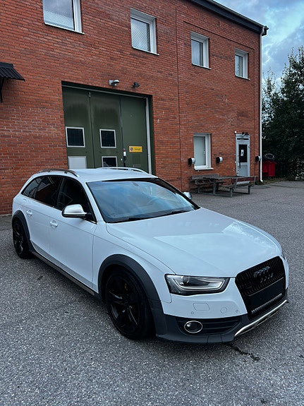 Audi A4 allroad 2 of 14