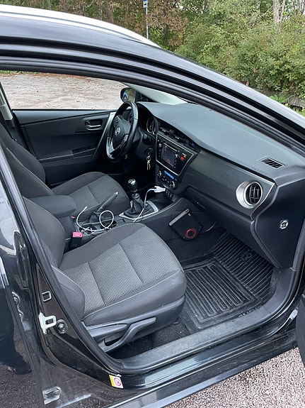 Toyota Auris 15 of 16