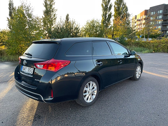 Toyota Auris 6 of 16