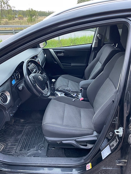 Toyota Auris 16 of 16