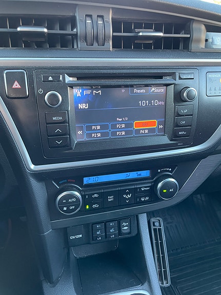 Toyota Auris 11 of 16