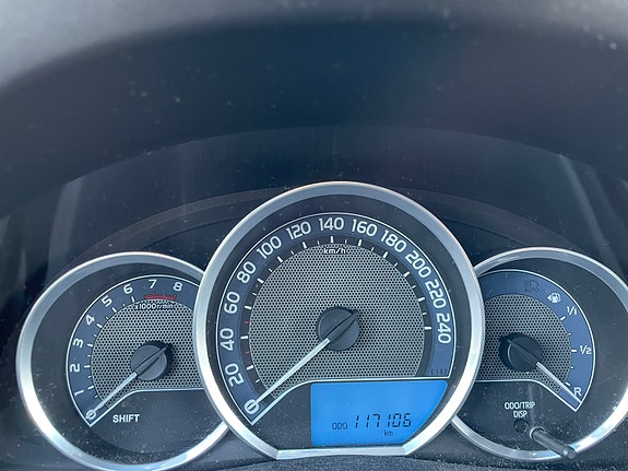 Toyota Auris 12 of 16