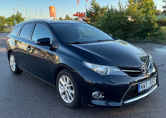 Toyota Auris 4 of 16