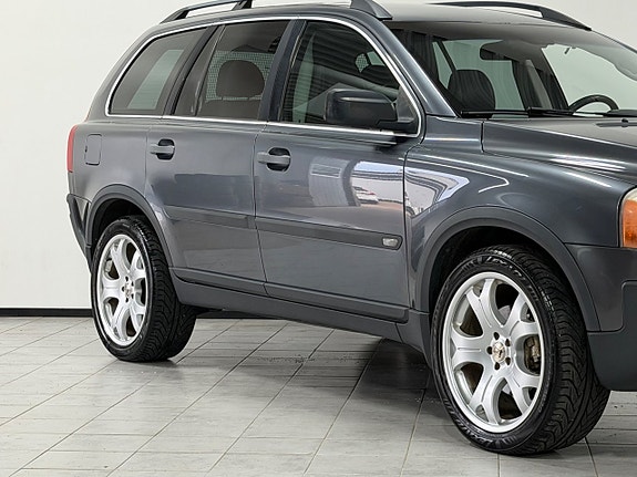 Volvo XC90 2 of 24