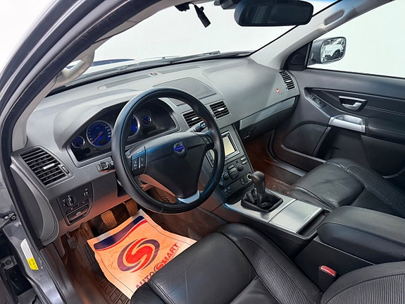 Volvo XC90 10 of 24