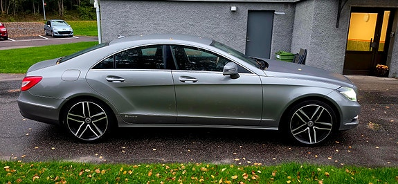 Mercedes-Benz CLS350 3 of 7