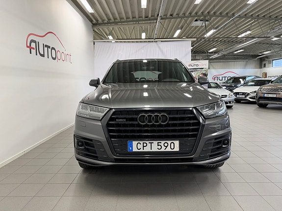 Audi Q7 2 of 23